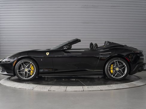 Used 2026 Ferrari Roma Spider RWD image 2