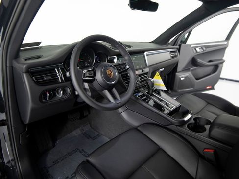 New 2026 Porsche Macan AWD/4WD image 4
