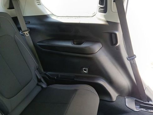 Used 2023 Jeep Grand Cherokee L Laredo RWD image 12