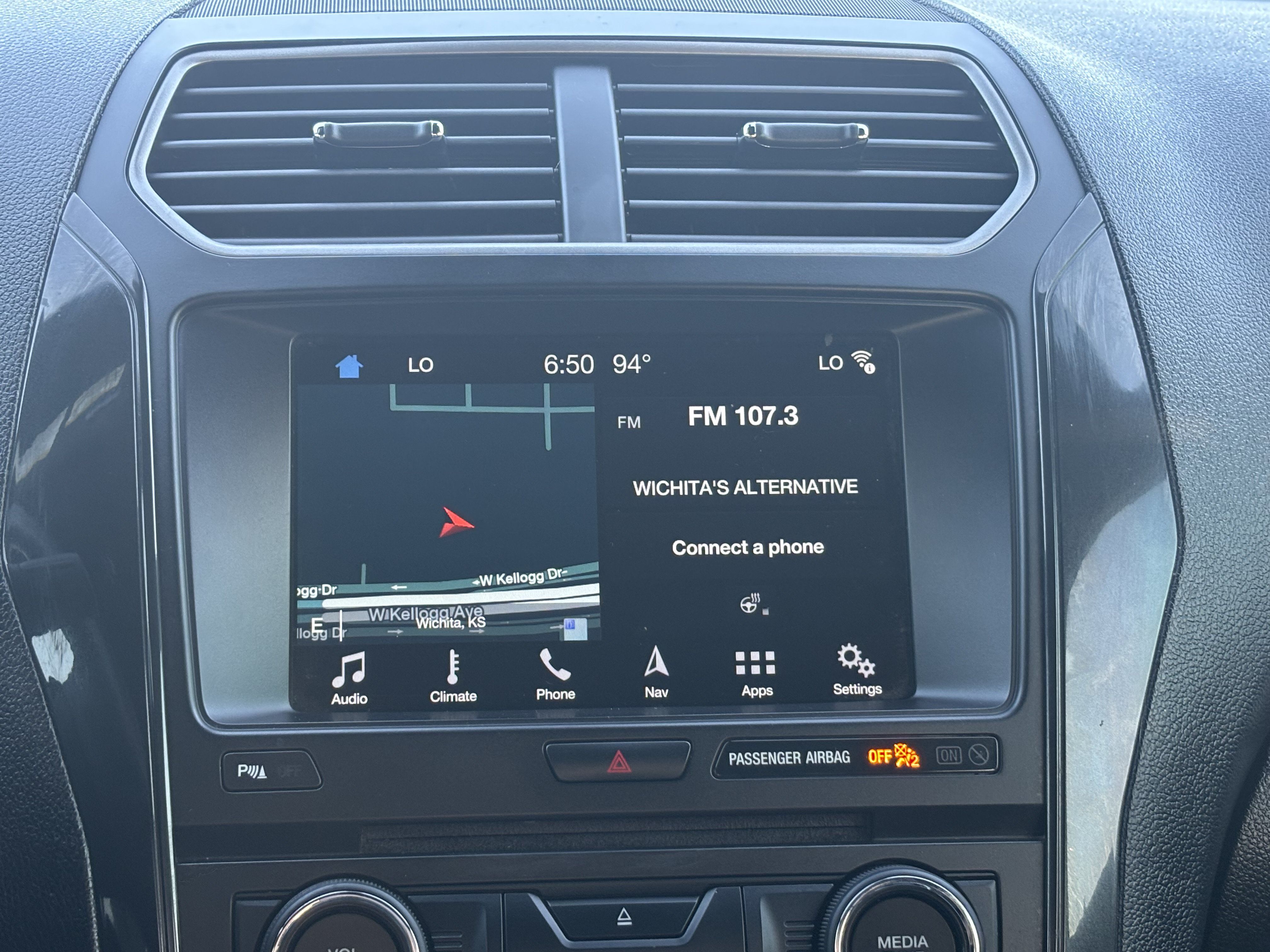 Used 2018 Ford Explorer XLT w/ Equipment Group 202A FWD image 11