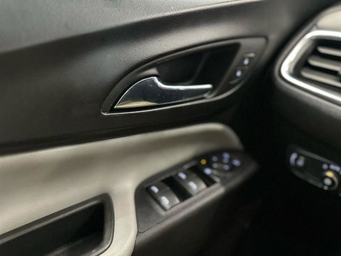 Used 2019 Chevrolet Equinox LT image 26