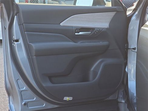 New 2026 Toyota Grand Highlander Limited image 17