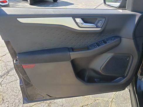 Used 2020 Ford Escape SE image 11