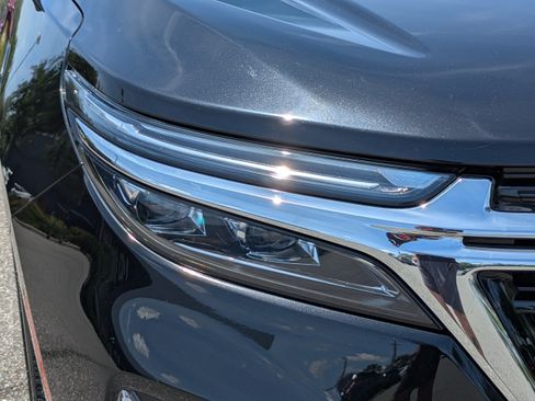 Used 2023 Chevrolet Equinox Premier FWD image 10