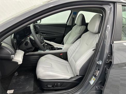 New 2025 Hyundai Elantra Limited image 9