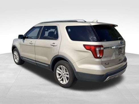 Used 2017 Ford Explorer XLT w/ Equipment Group 202A FWD image 7