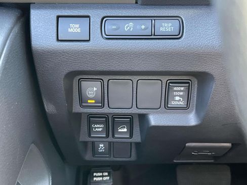 Used 2022 Nissan Frontier SV AWD/4WD image 16