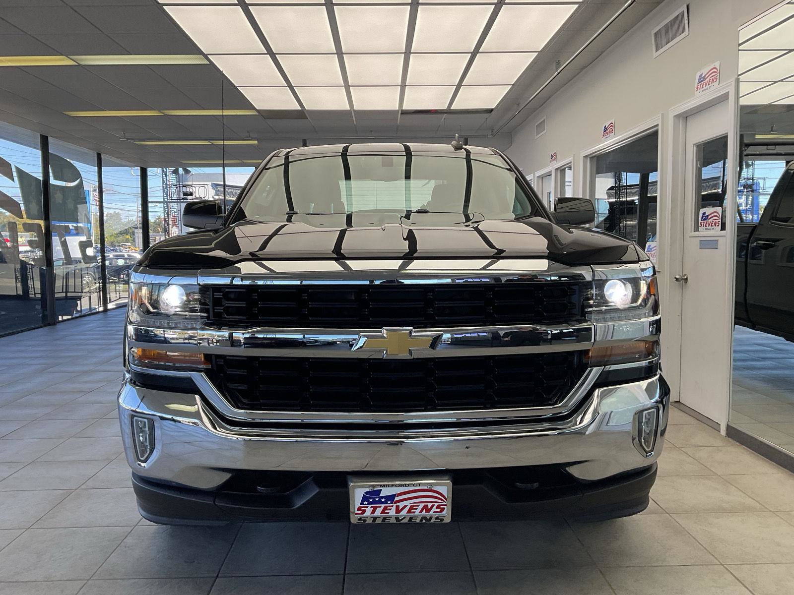 Used 2017 Chevrolet Silverado 1500 LT w/ All Star Edition AWD/4WD image 2