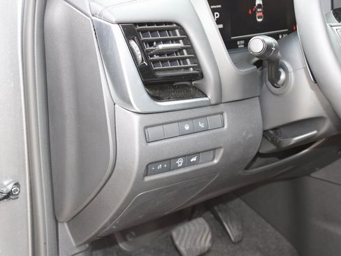 Used 2025 Nissan Rogue SL w/ SL Premium Package image 23