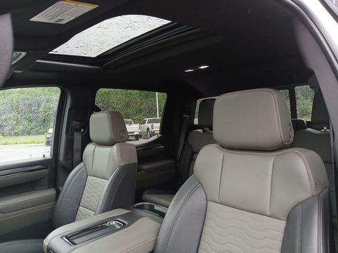 Used 2022 Chevrolet Silverado 1500 ZR2 w/ Technology Package image 19