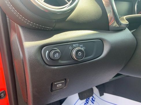 Used 2025 Chevrolet Blazer LT w/ Sound & Technology Package image 6