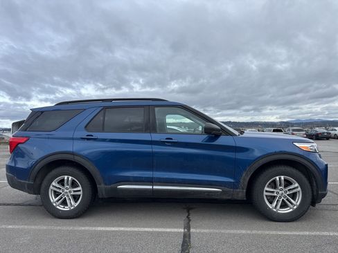 Used 2020 Ford Explorer XLT w/ Equipment Group 202A image 5