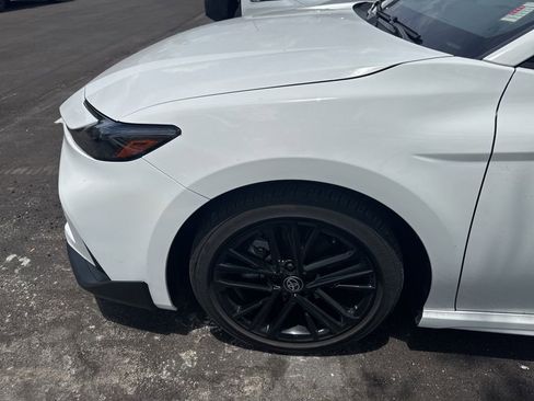 Used 2025 Toyota Camry SE FWD image 9