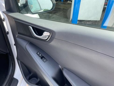 Used 2018 Hyundai Ioniq Blue FWD image 21