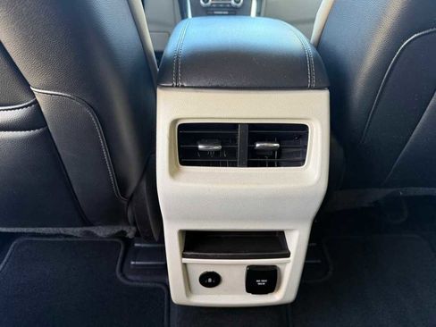 Used 2024 Ford Edge Titanium image 13