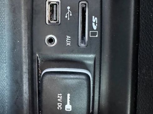 Used 2018 Jeep Cherokee Limited FWD image 29
