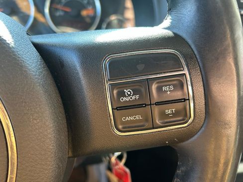 Used 2014 Jeep Compass Latitude image 19