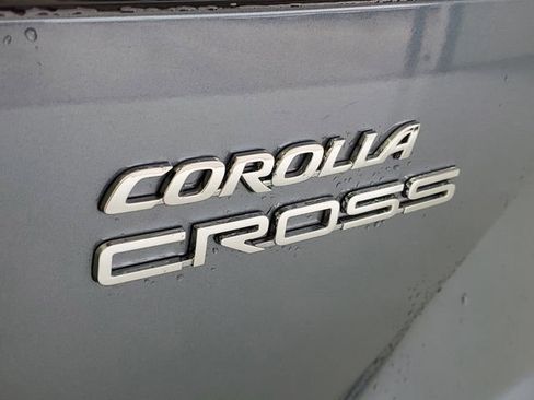 Used 2023 Toyota Corolla Cross XLE w/ Convenience Package FWD image 8