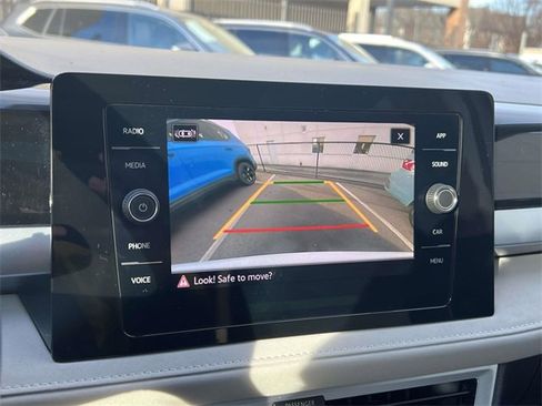 Used 2025 Volkswagen Taos SE image 30