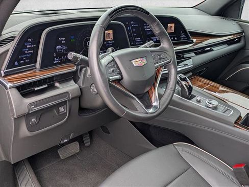 Used 2022 Cadillac Escalade Premium Luxury image 10