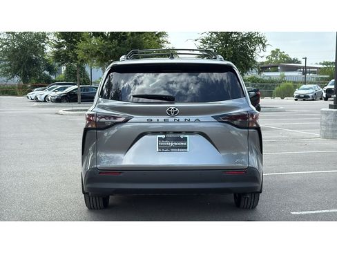 New 2026 Toyota Sienna XLE FWD image 7
