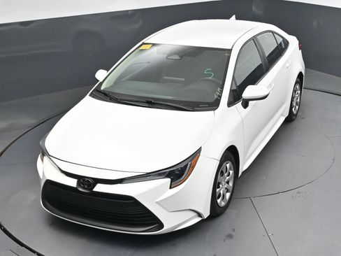Certified 2024 Toyota Corolla LE image 31