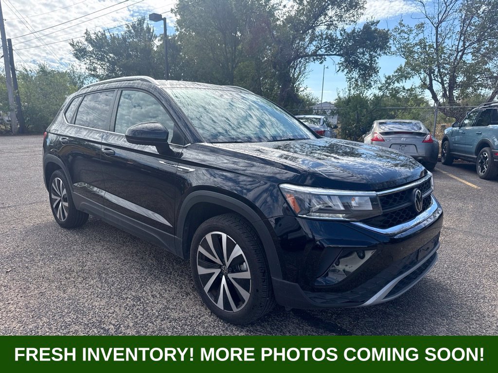 Used 2024 Volkswagen Taos SE FWD image 1