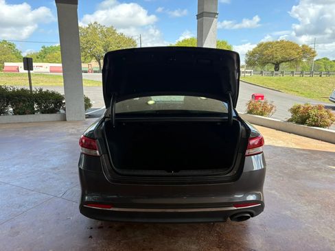 Used 2017 Kia Optima LX FWD image 24