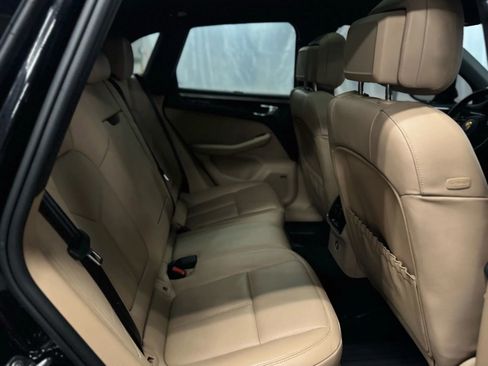 Used 2024 Porsche Macan S w/ Premium Plus Package image 17