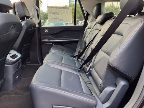 New 2025 Lincoln Navigator Reserve AWD/4WD image 10