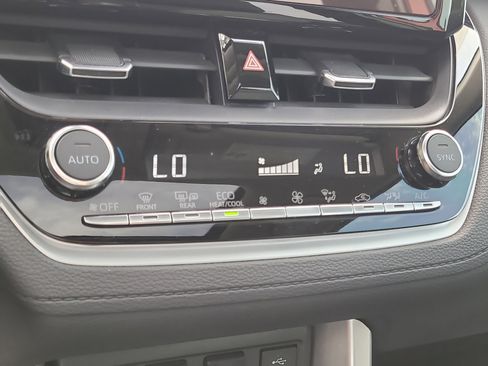 Certified 2024 Toyota Corolla Cross XLE w/ Convenience Package FWD image 27