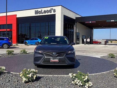 Used 2023 Toyota Camry SE image 2