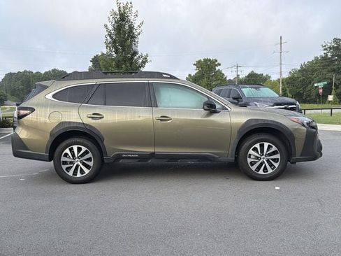 Used 2024 Subaru Outback Premium AWD/4WD image 2