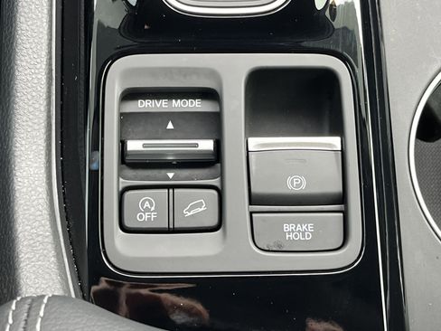 Certified 2025 Honda Pilot EX-L image 9