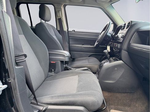 Used 2014 Jeep Patriot Sport w/ Power Value Group image 18