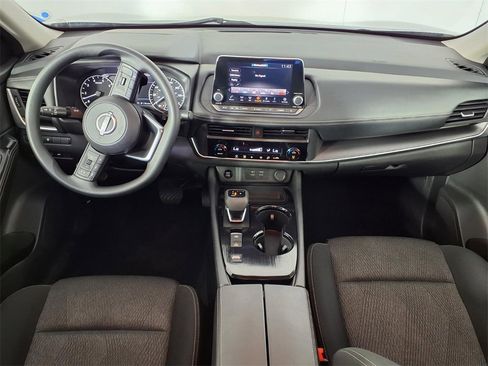 Used 2024 Nissan Rogue SV image 8