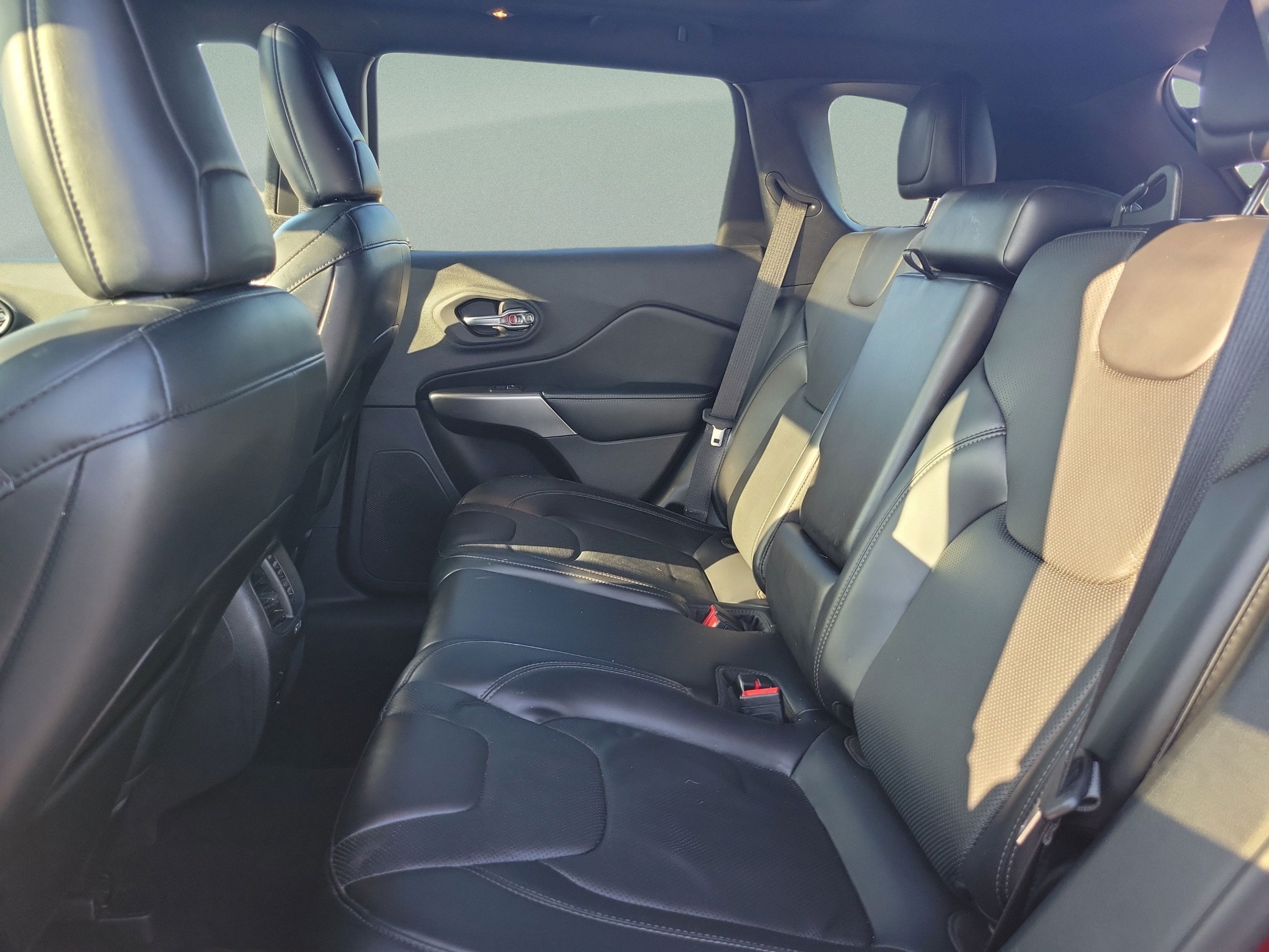 Used 2020 Jeep Cherokee High Altitude AWD/4WD image 12