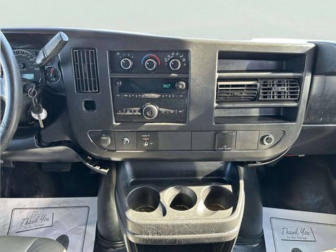 Used 2016 Chevrolet Express 2500 Extended RWD image 21