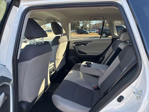 Used 2022 Toyota RAV4 XLE image 10