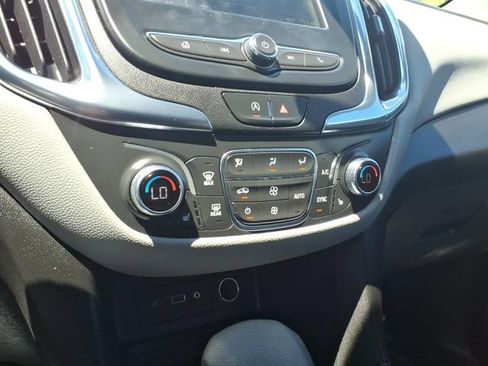 Used 2022 Chevrolet Equinox LT FWD image 19