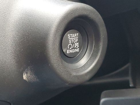 Used 2025 RAM ProMaster 2500 w/ Convenience Group image 18