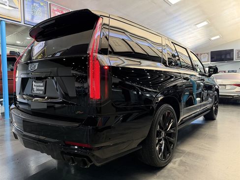 Used 2026 Cadillac Escalade ESV V w/ LPO, ONYX Package AWD/4WD image 5