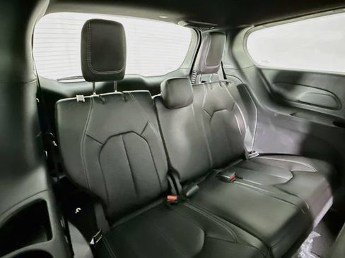 New 2027 Chrysler Pacifica Select FWD image 26
