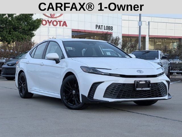 Used 2025 Toyota Camry SE FWD image 2