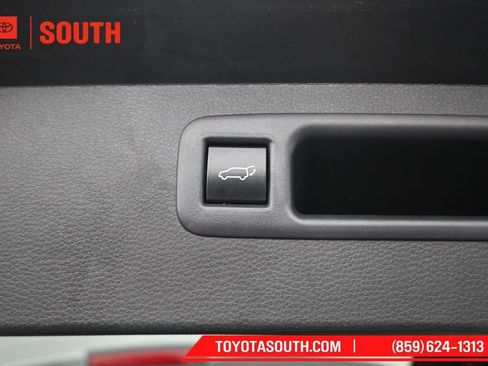 Used 2023 Toyota Highlander Bronze Edition AWD/4WD image 32