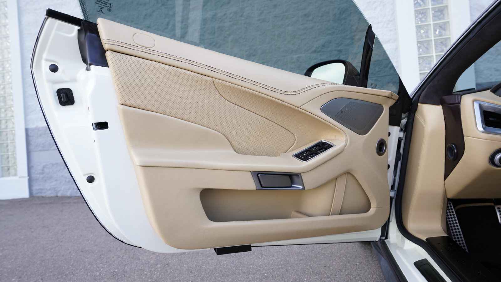 Used 2015 Aston Martin Vanquish Coupe RWD image 30