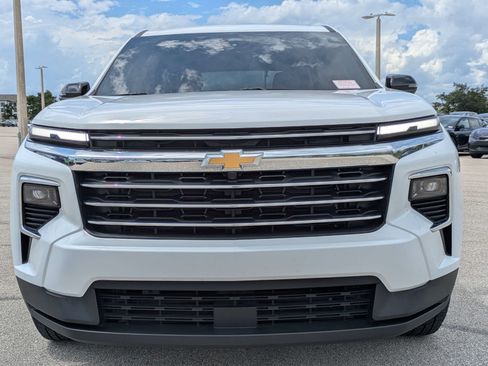 Used 2025 Chevrolet Traverse LT FWD image 9