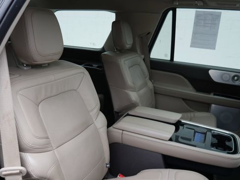 Used 2022 Lincoln Navigator Reserve image 24