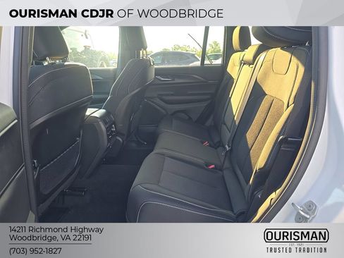 Used 2024 Jeep Grand Cherokee Laredo w/ Luxury Tech Group I AWD/4WD image 6