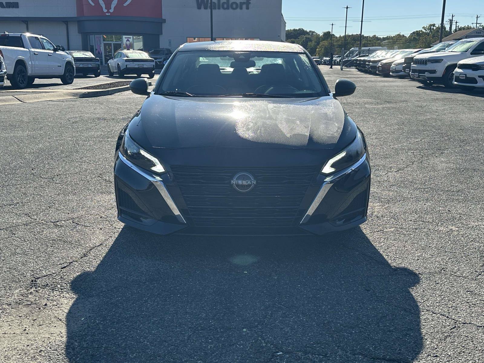 Used 2024 Nissan Altima 2.5 SV FWD image 2